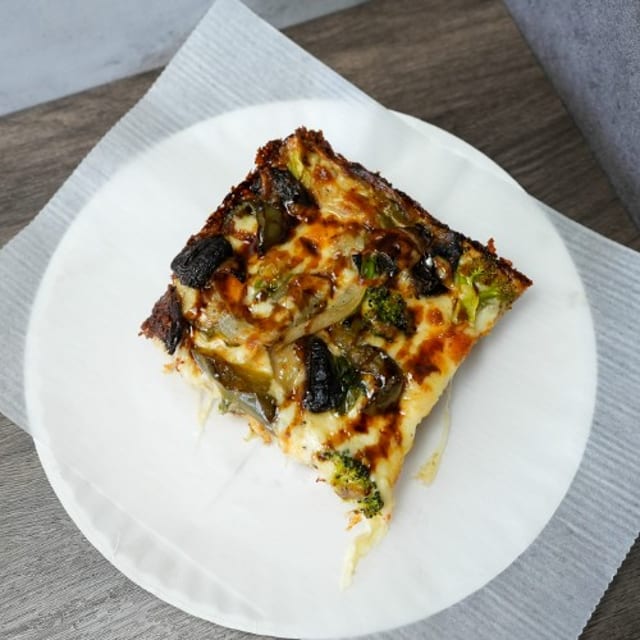 Reggie Veggie Detroit Pizza.
